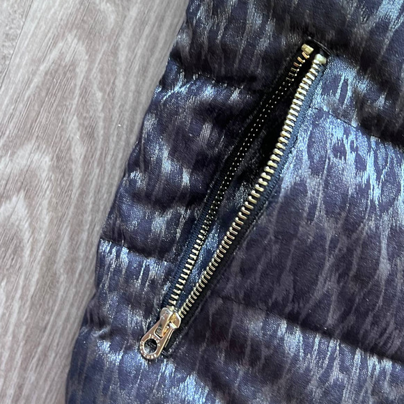 Juicy Couture NWOT XS Sleeveless Jacket Black & Gray Zipper W/ Gold Zippers - Picture 6 of 11